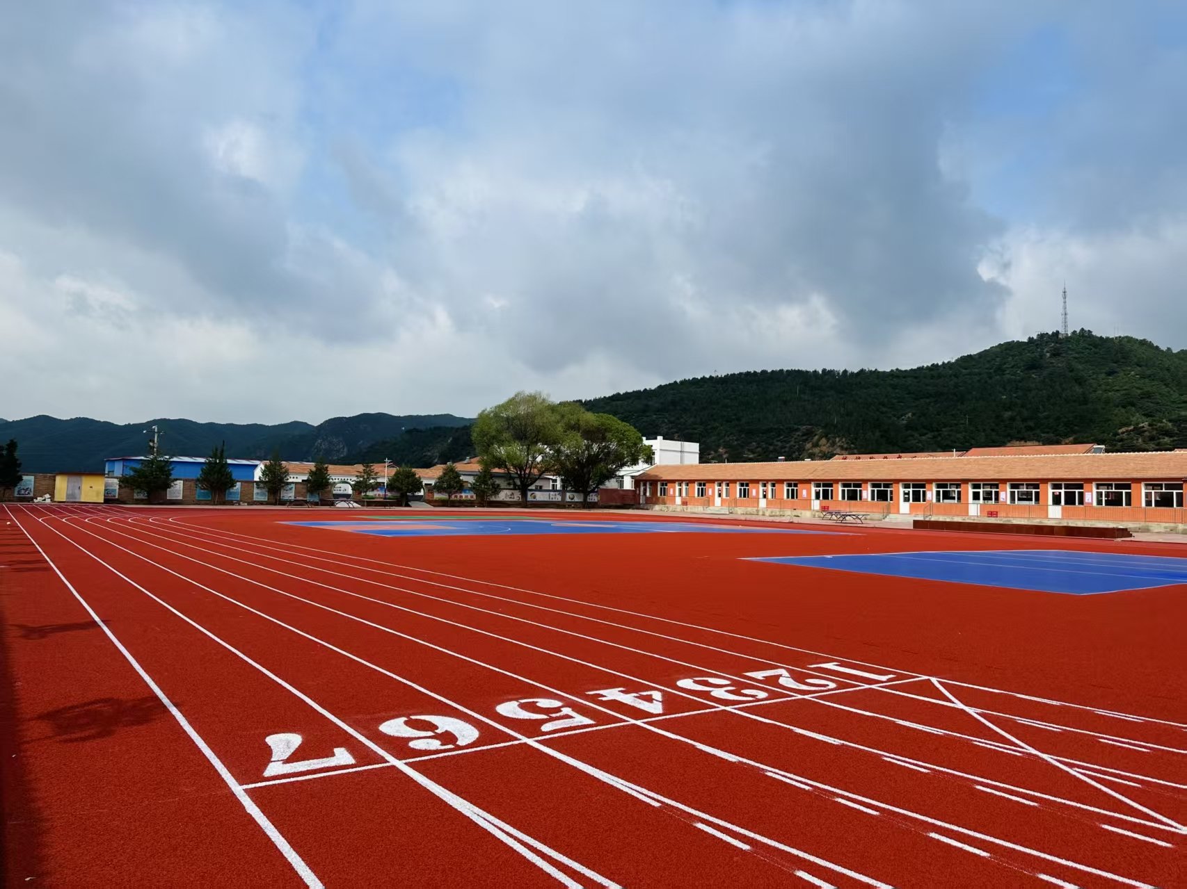 南昌市自结纹塑胶跑道全塑型塑胶跑道 - 哪里好